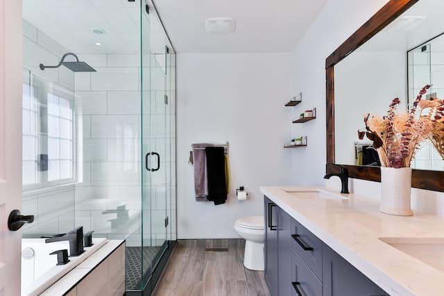 Here’s How To Clean Bathroom Counters For A Sparkly Finish